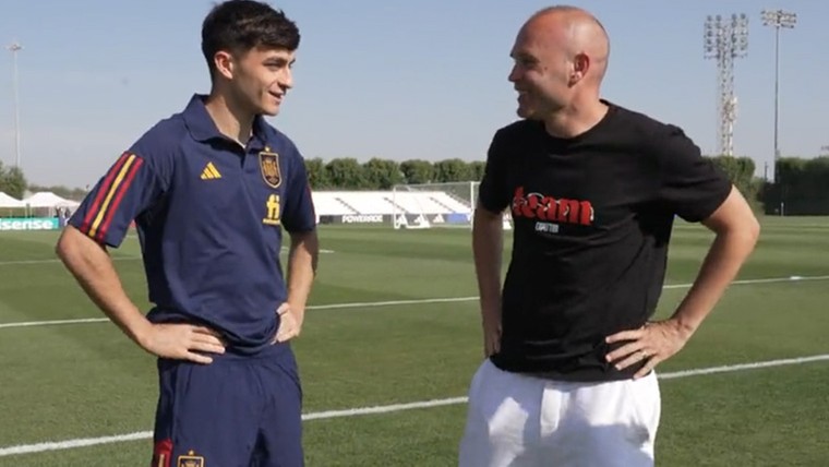 Iniesta bezoekt Spaanse ploeg: Pedri ontmoet zijn idool