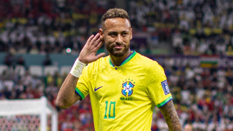 Neymar laat vanuit hotelkamer van zich horen na Braziliaanse triomf