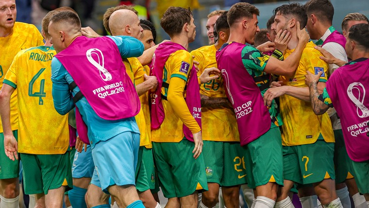Australië stunt en bereikt voor tweede keer ooit achtste finale op WK