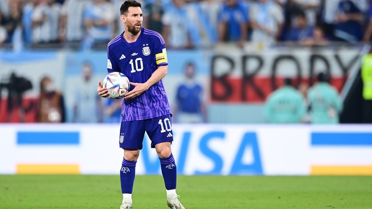 Messi faalt in cruciaal duel vanaf elf meter na cadeautje van Makkelie