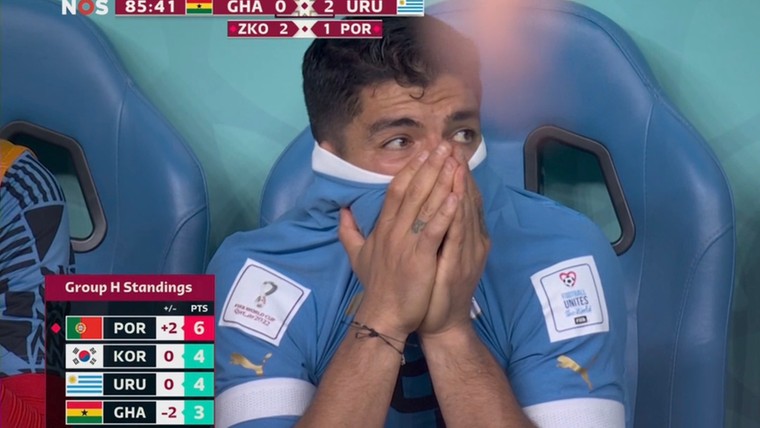 Emotionele Suárez mag kinderen niet zien: 'FIFA is altijd tegen Uruguay' 