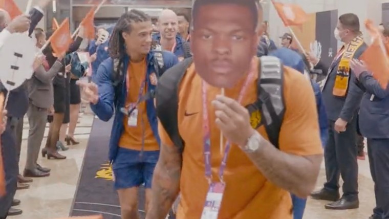 Spelers Oranje gaan los in het spelershotel: 'Let op Van Gaal' 