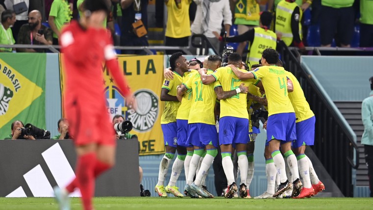 Titelfavoriet Brazilië plaatst zich na wervelende eerste helft voor kwartfinale