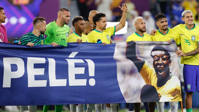 Neymar komt na voetbalshow Brazilië met eerbetoon aan zieke Pelé