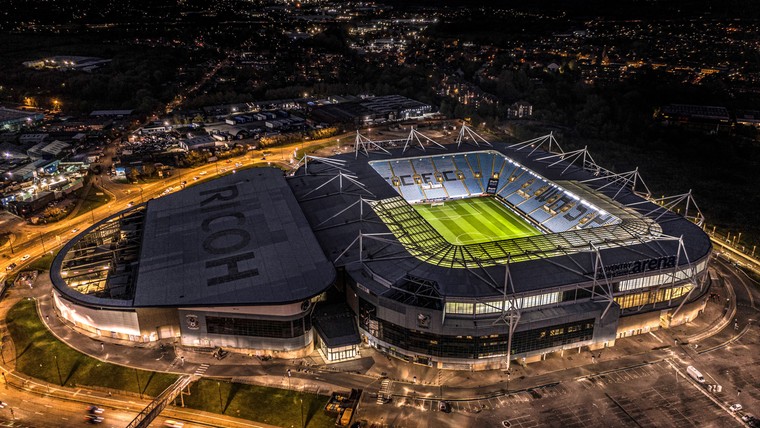 Voormalig Newcastle-eigenaar sluit stadion voor Coventry City na overname