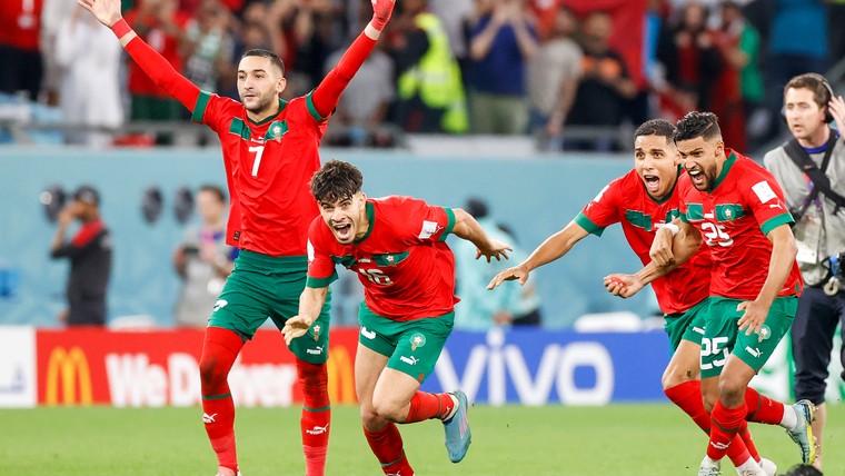 Marokko stunt: Hakimi straft dramatische penalty's Spanje af met panenka