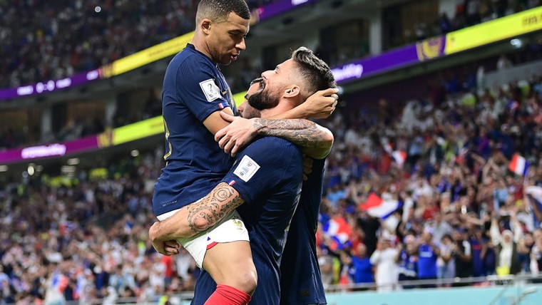 Giroud lacht om creatieve uitspattingen vanwege 'bromance' met Mbappé 