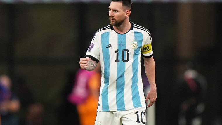 Messi hard voor arbiter Lahoz: 'FIFA moet hier naar kijken'