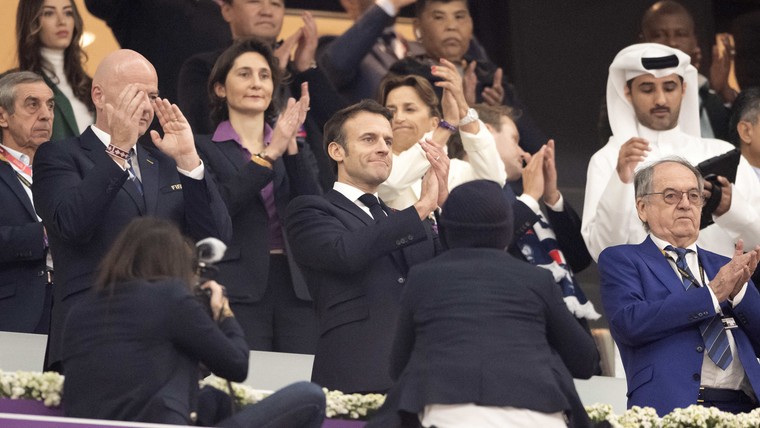 ‘Macron meldt zich in kleedkamers en geeft Amrabat groot compliment’ 