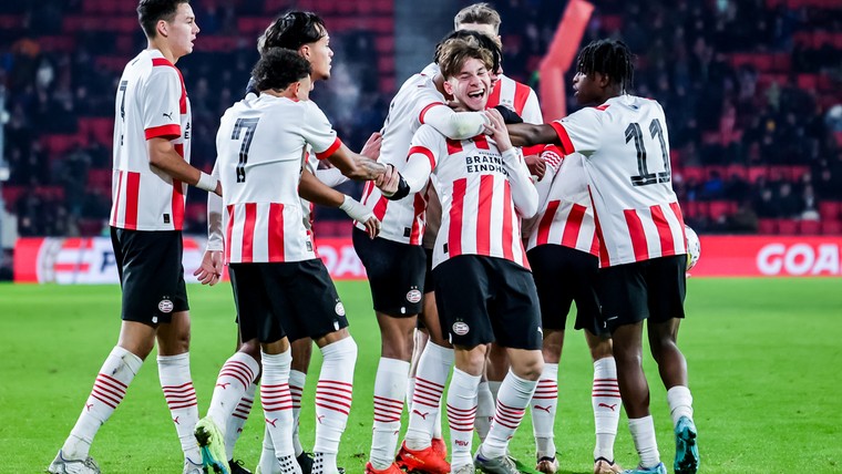 Jong PSV lacht het laatst tegen Jong Ajax na opvallende goal Jiménez