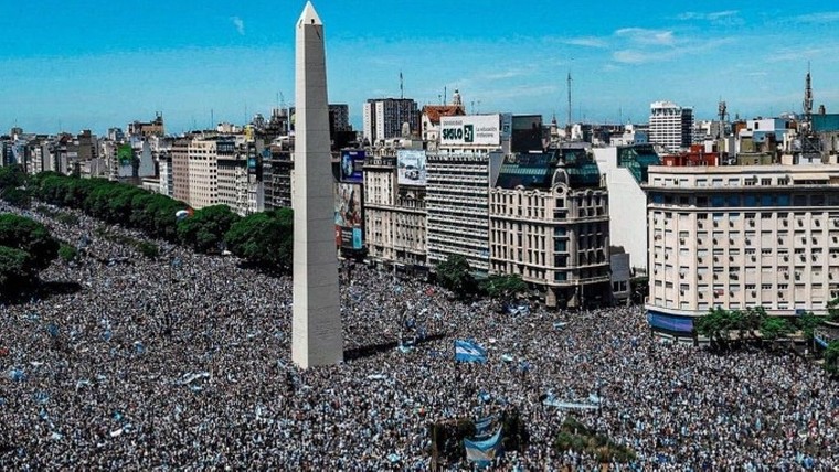 Waanzinnige beelden: vier miljoen (!) Argentijnen vieren feest in Buenos Aires