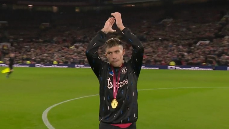 Kippenvel: staande ovatie voor wereldkampioen Martínez op Old Trafford