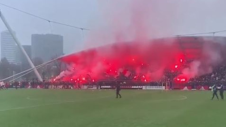 Geweldige beelden: supporters Feyenoord en Ajax leven toe naar Klassieker