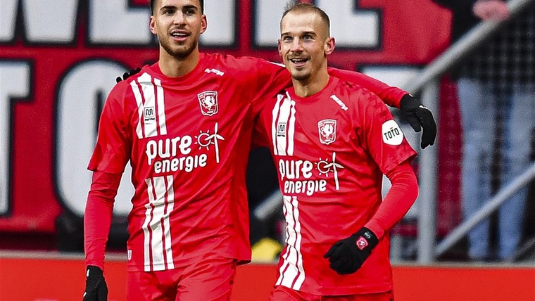 FC Twente klimt over Ajax heen met soevereine zege op FC Utrecht