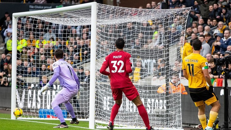 Liverpool-defensie gefileerd: 'Zonder Van Dijk zijn het heel andere spelers'