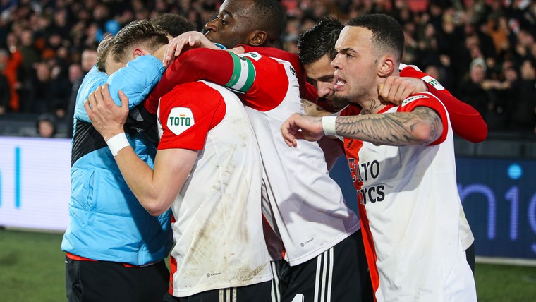 Feyenoord slaat wéér toe in slotfase en krijgt AZ toch nog op de knieën