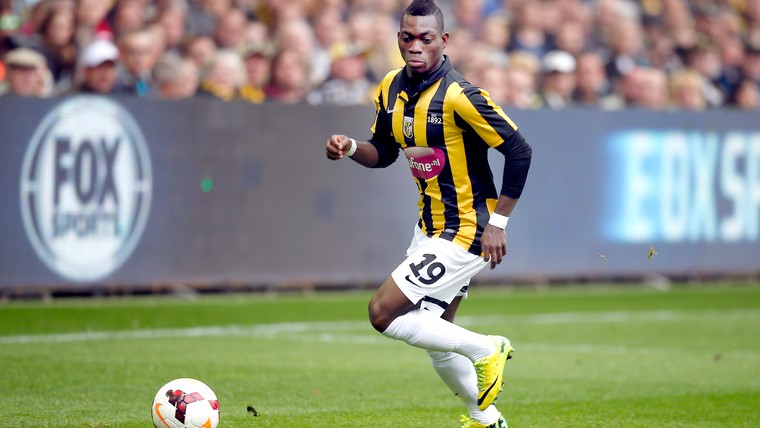 Vitesse staat op gepaste wijze stil bij vreselijk nieuws over oud-speler Atsu 