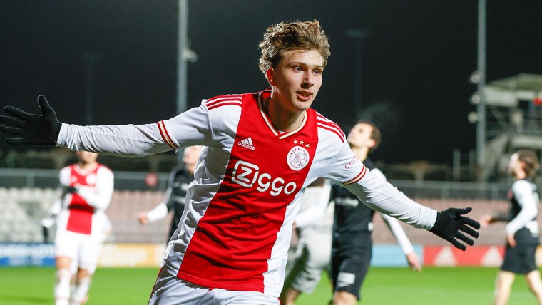 Jong Ajax-debutant scoort binnen zes minuten, oorwassing voor NAC