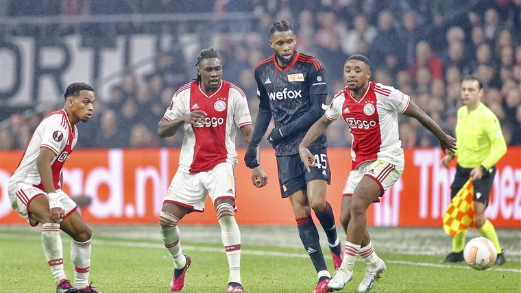Heitinga verrast: Ajax start met drie verdedigers tegen Union Berlin