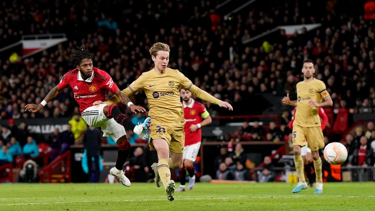 Ten Hag deelt speciaal Frenkie-plan: 'Hij moest als een mug om hem heen hangen'