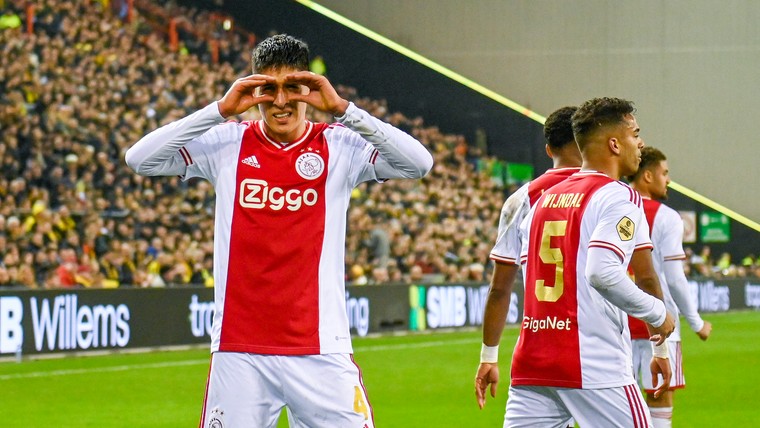 Succes uit corner houdt Ajax in het spoor van Feyenoord