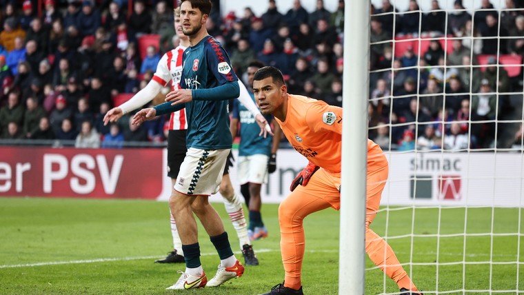 PSV is eerste doelman Benítez lang kwijt met knieblessure