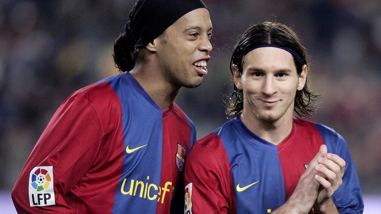 Zoon Ronaldinho tekent contract bij Barcelona