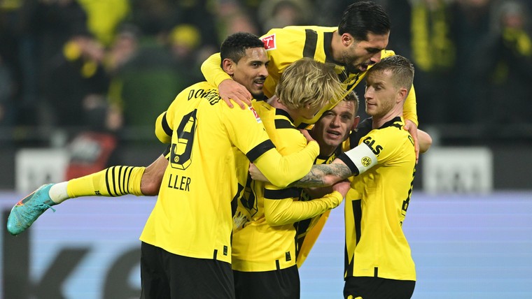 Recorddoelpunt Reus leidt Dortmund naar koppositie in de Bundesliga