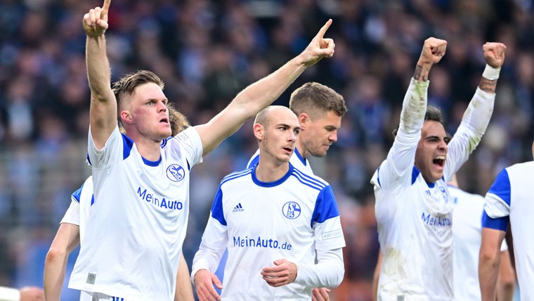 Opgeleefd Schalke klimt op in zinderende degradatiestrijd