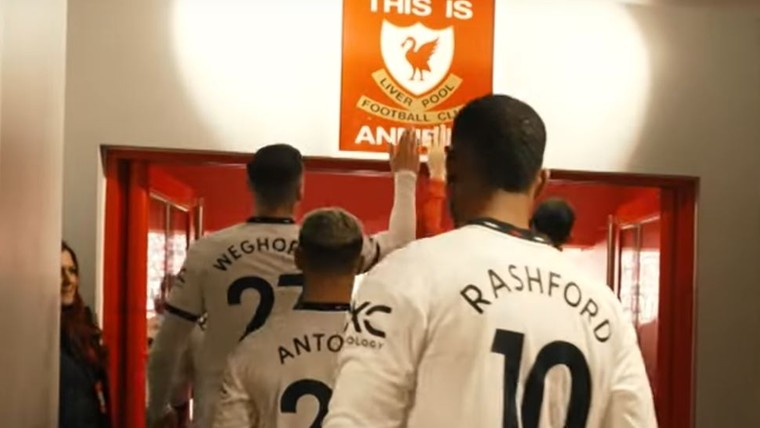 Ophef onder United-fans over actie Weghorst op beroemde Anfield-plek