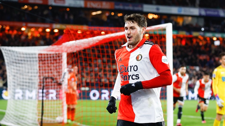 Feyenoord vecht zich langs Volendam en reist met drie punten voorsprong af naar Ajax
