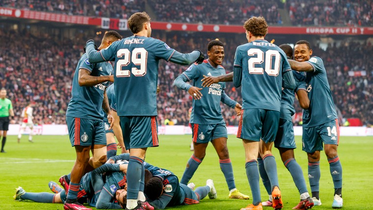 Feyenoord deelt Ajax in Klassieker enorme dreun uit in titelstrijd