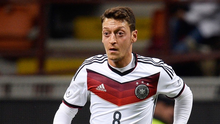 Özil legt uit waarom hij stopt en wat hij na zijn carrière gaat doen