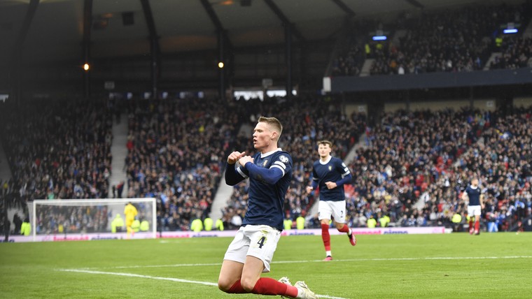 McTominay laat zich zien aan Ten Hag met twee goals voor Schotland