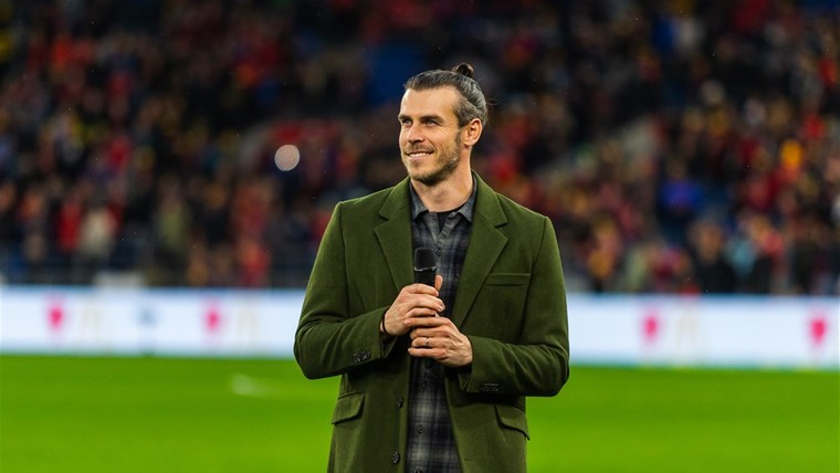 Bale geëmotioneerd door afscheid bij Wales: 'Hij ging eerst nog even golfen'