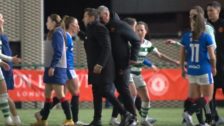Assistent Rangers-vrouwen door het stof na kopstoot aan Celtic-coach