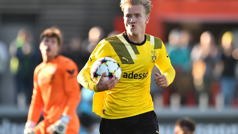 Rijkhoff steelt de show met vierklapper voor Dortmund: 'Waanzin!'