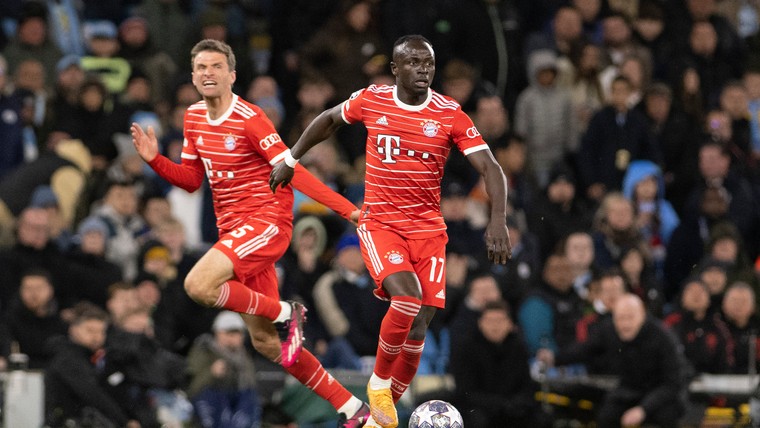 Bayern grijpt in en bestraft Mané na aanvaring met Sané