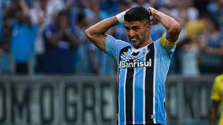 Suárez gaat weer in de fout voor Grêmio en schiet penalty hoog over