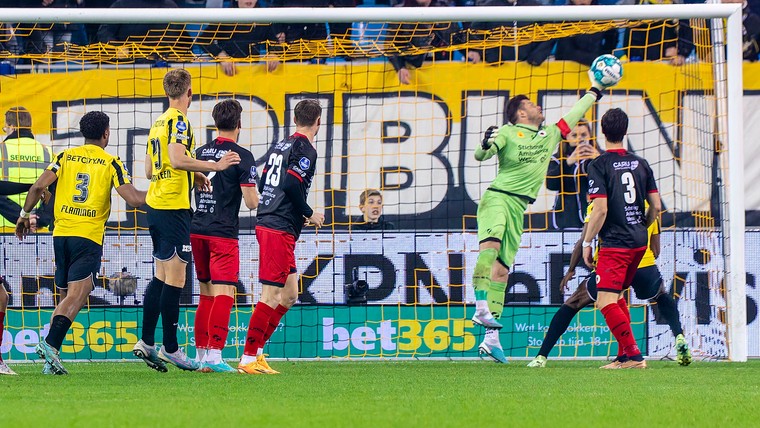 Vitesse frustreert zichzelf en loopt zich in degradatiestrijd stuk op Excelsior