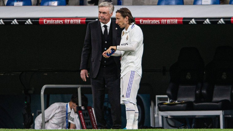 Ancelotti luidt noodklok over blessure Modric: 'Hij is onvervangbaar'