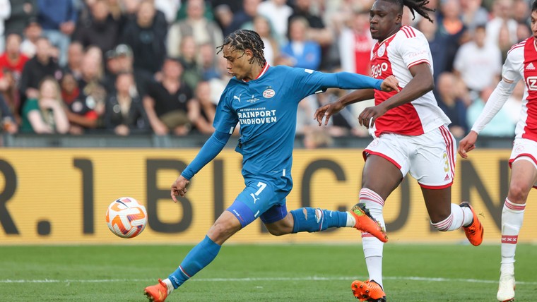'PSV moet van AZ verliezen zodat het gat met Ajax kleiner wordt'