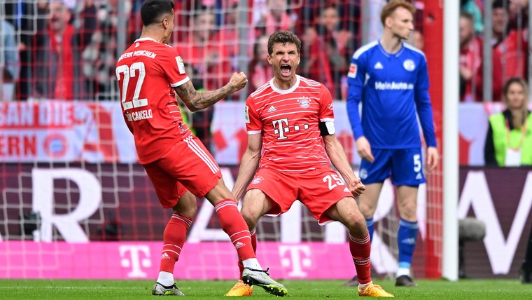 Bayern heeft mede dankzij trefzekere Mazraoui geen kind aan Schalke