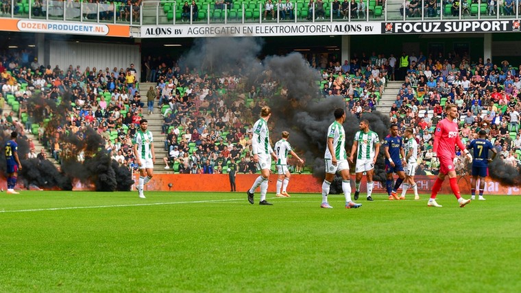 Het gaat direct weer mis: FC Groningen - Ajax definitief gestaakt