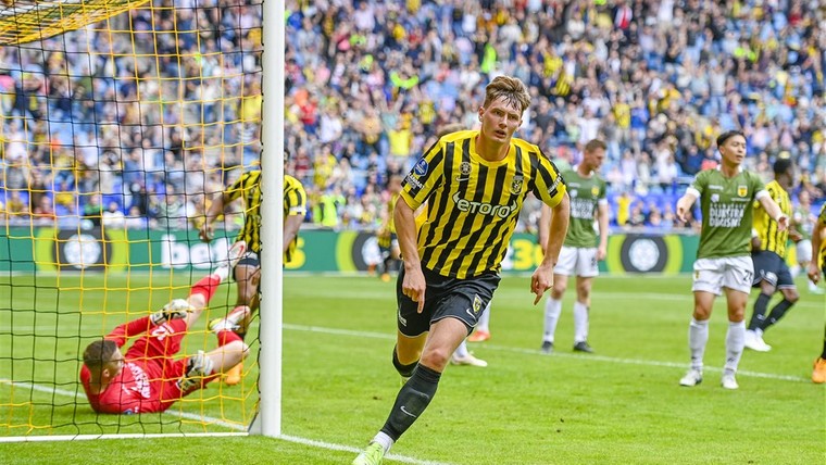 Spits Bartosz Bialek personificatie van Vitesse dit seizoen