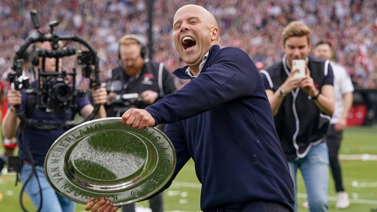 'Als Slot blijft, wordt Feyenoord volgend seizoen weer kampioen'