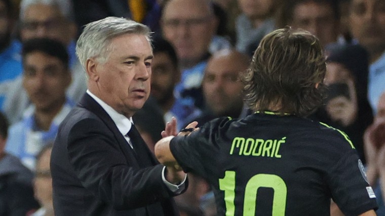 Spelers spreken steun uit voor Ancelotti: 'Natuurlijk moet hij door'