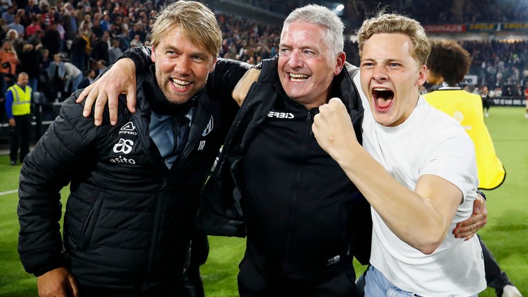 Heracles-coach Lammers straalt en vertelt over mooie woorden van Bosz