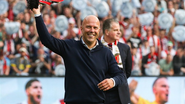 Arne Slot blijft landskampioen trouw: 'Ik wil doorbouwen bij Feyenoord'