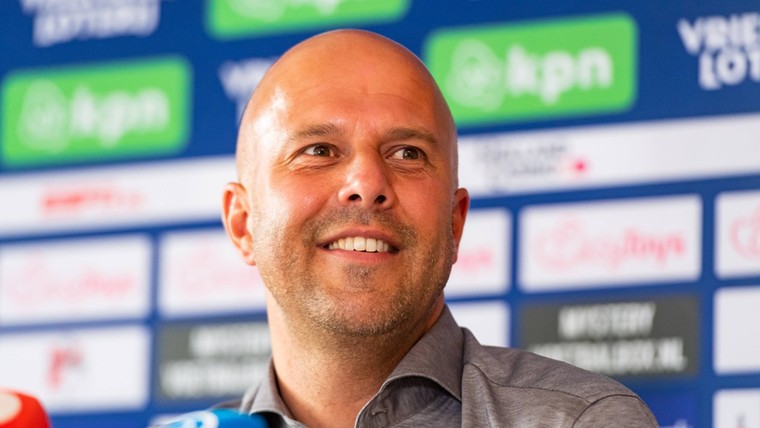 Arne Slot legt uit waarom hij een nieuw contract tekent bij Feyenoord